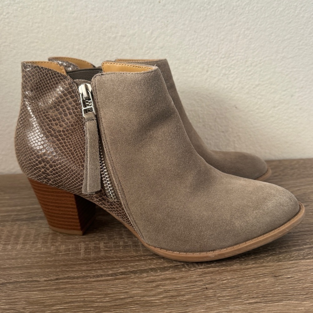 Vionic Anne Bootie, Size 7